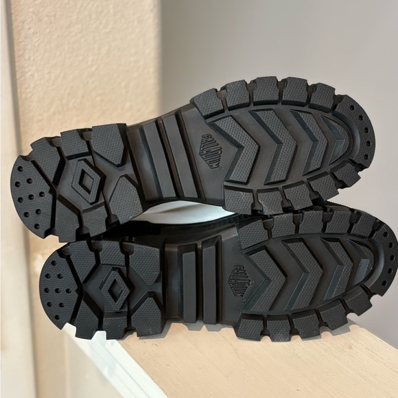 Palladium Revolt Hi TX Star White Platform Boot / 97242-116-M / Womens Size 6.5 - Picture 8 of 9